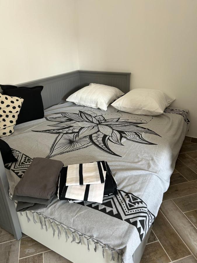 Charmant Studio Dans Villa - Jardin Privatif . La Seyne-sur-Mer Exteriör bild