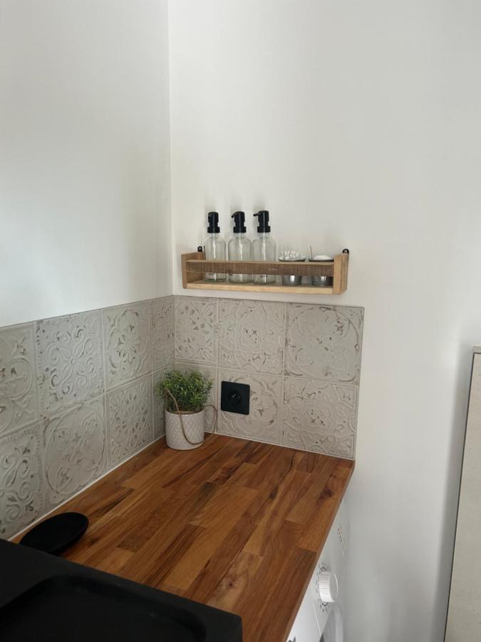 Charmant Studio Dans Villa - Jardin Privatif . La Seyne-sur-Mer Exteriör bild